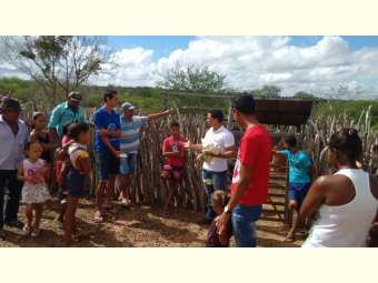 Agricultores e agricultoras familiares de Uauá participam de práticas de manejo sanitário de caprinos e ovinos no Semiárido